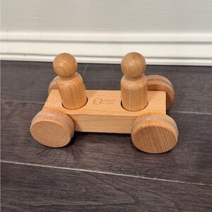 NWOT Kiwico Panda Crate Wooden Pull Back Toy Car Adventure Awaits 2 Figures